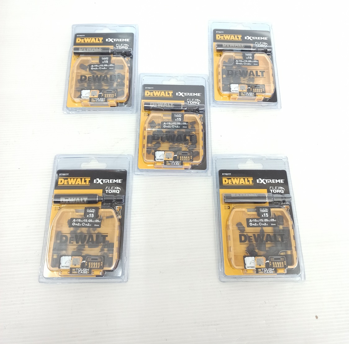 ชุดดอกไขควง 16 ชิ้น DT70577T DEWALT