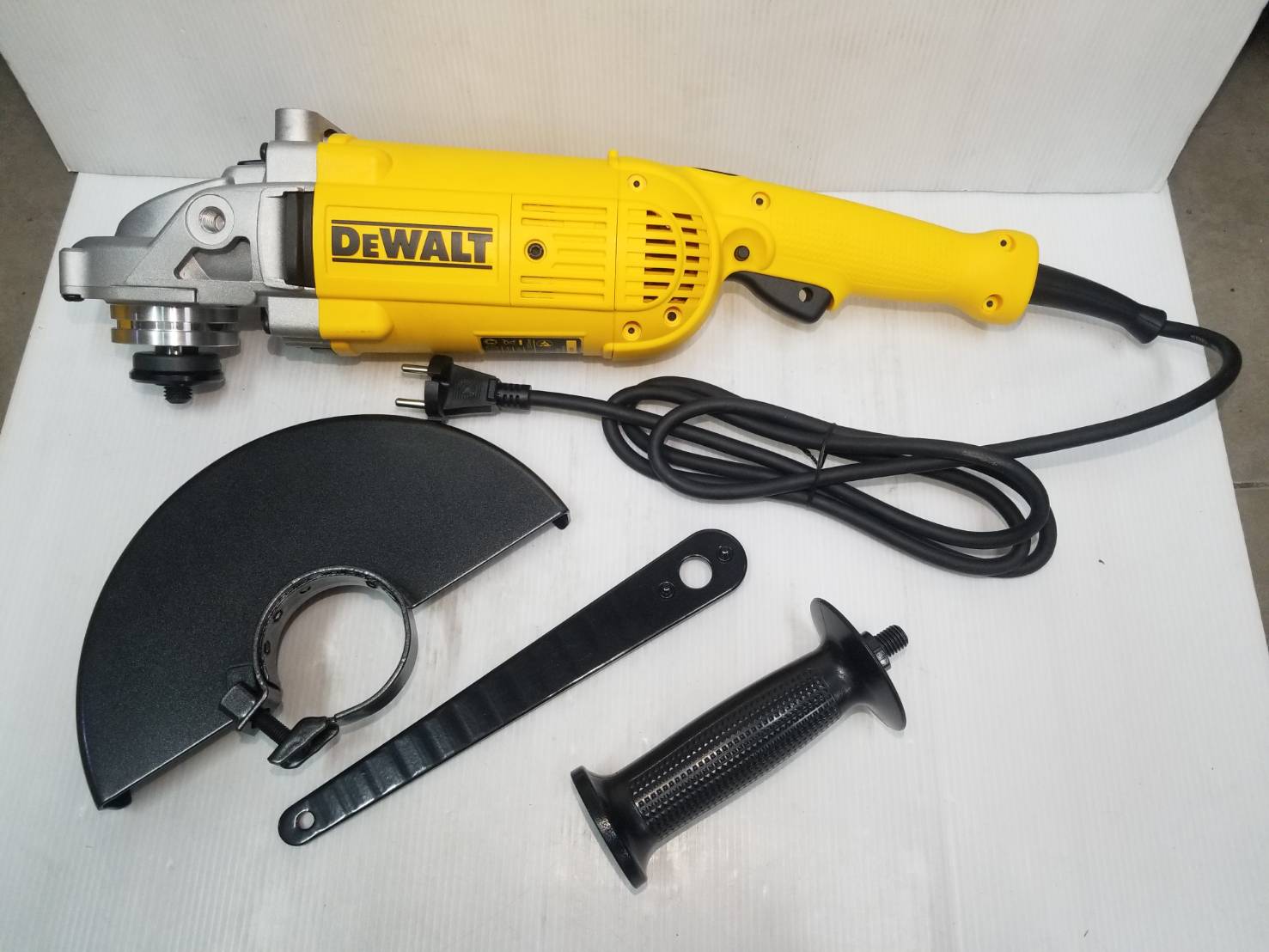 หินเจียรไฟฟ้า 9 นิ้ว 2200W DWE492 DEWALT
