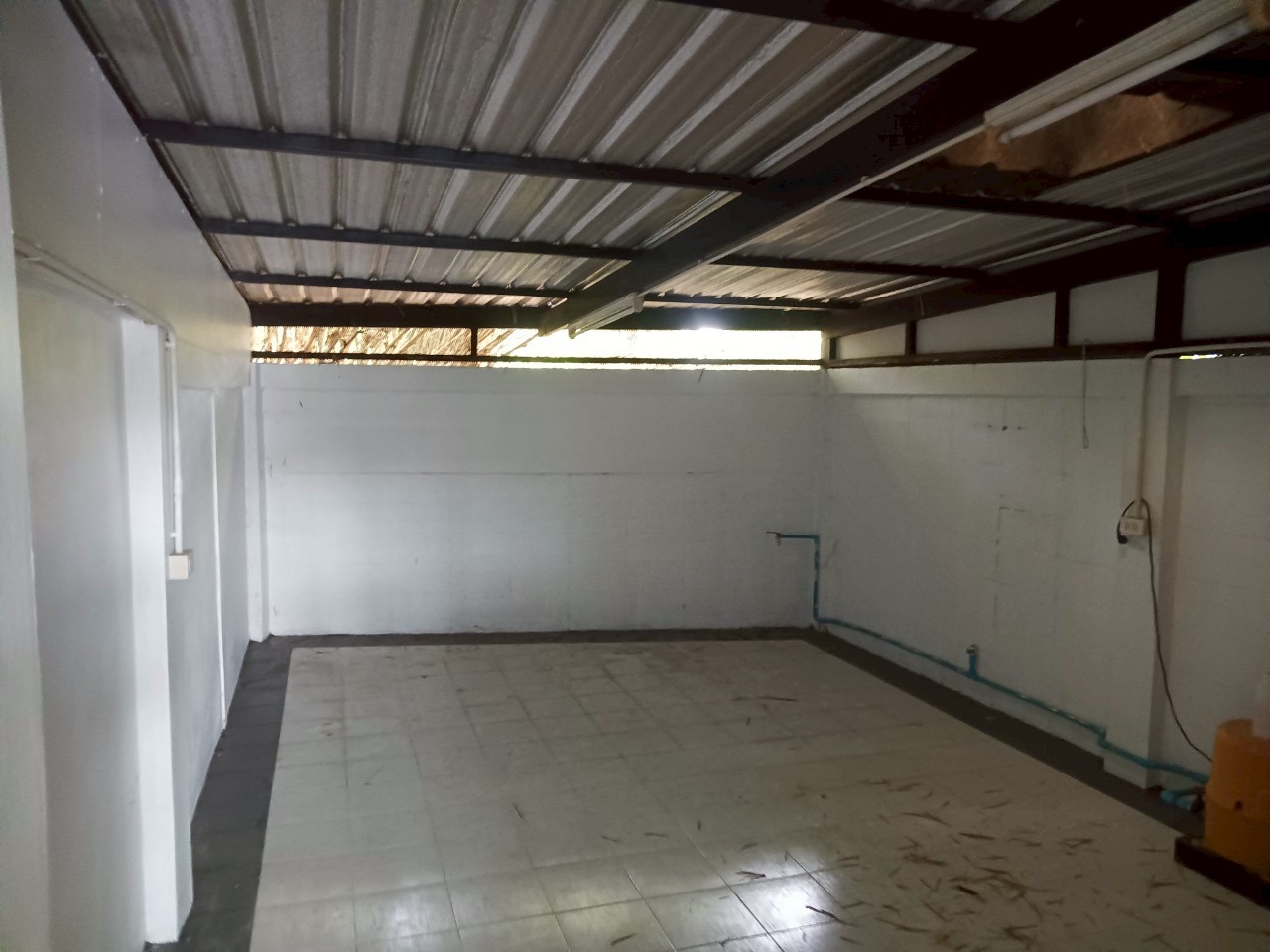 H1265 เซ้งตึกแถว 3.5ชั้น 3คูหา ใกล้วัดสวนแก้ว อยู่ติดทางเข้าวัดศรีราษฎร์ ติดถนนบางกรวย-ไทรน้อย ทำเลดี เหมาะค้าขายหรือทำธุรกิจ