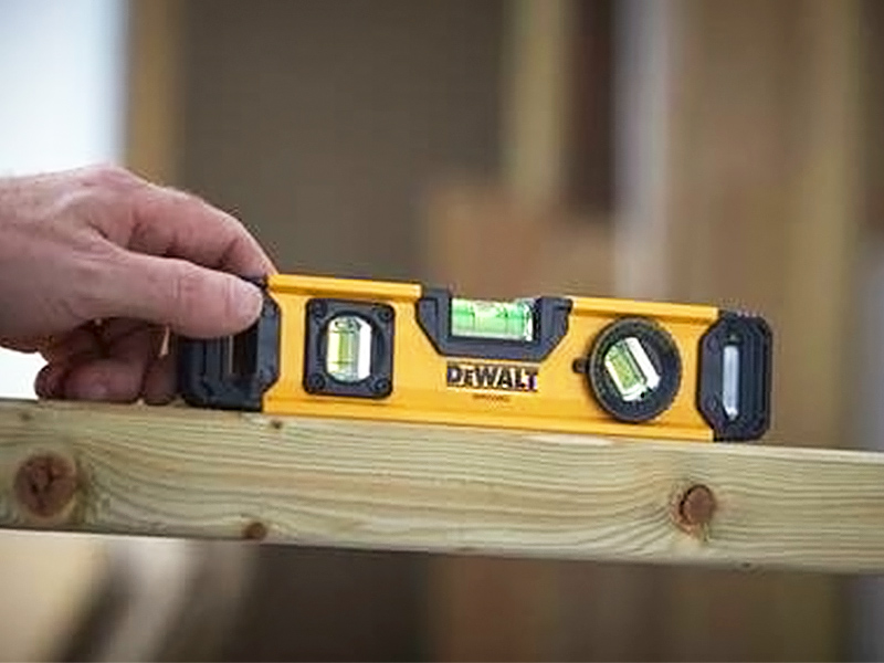 ระดับน้ำ9" DWHT43003 DEWALT