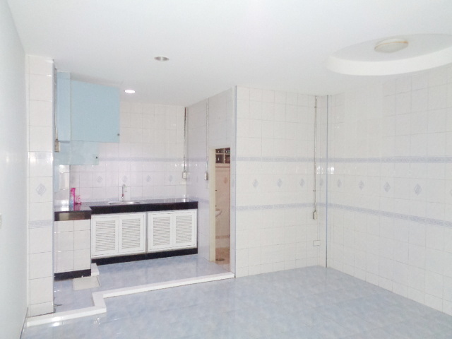 🚩 H1258 ขายทาวน์เฮ้าส์ รีโนเวทใหม่ทั้งหลัง หมู่บ้านจินดาทาวน์ ซอยคู้บอน 27 แยก 58 รามอินทรา ต่อเติมระเบียงหลังบ้าน ใกล้ตลาดสด ถนนหน้าบ้านกว้าง