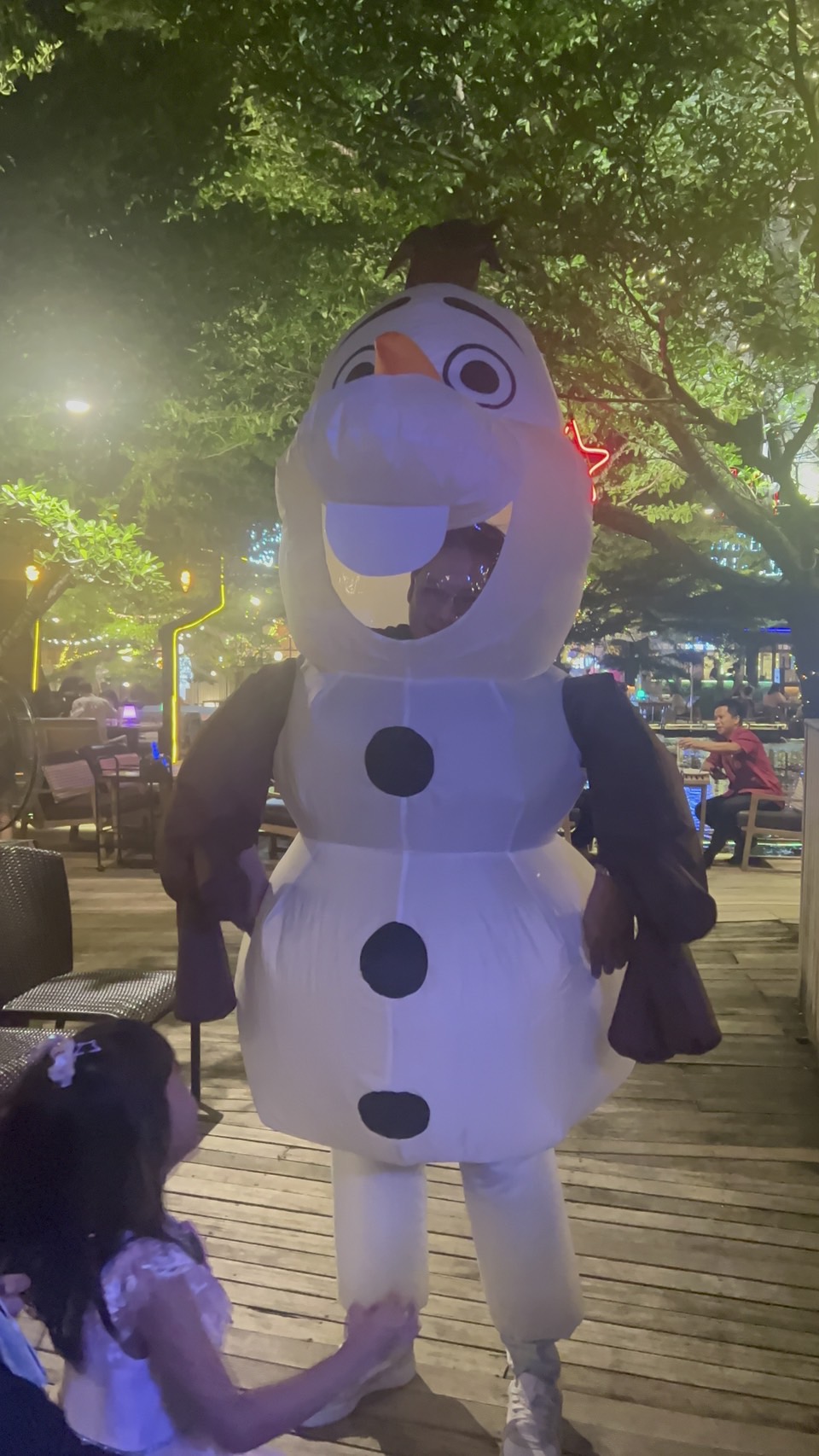 ชุดโอลาฟ แบบพองลม @ elsa frozen เอลซ่า