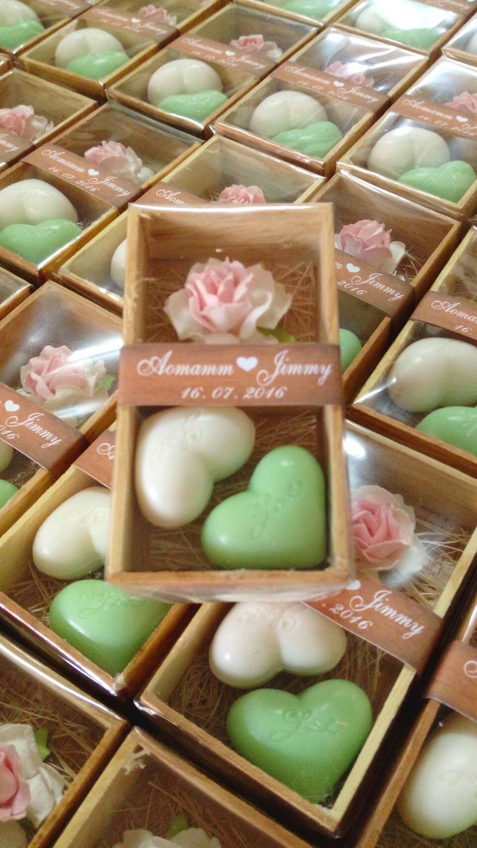 สบู่หอมหัวใจคู่ ใส่กล่องไม้แบบ 2 ช่อง