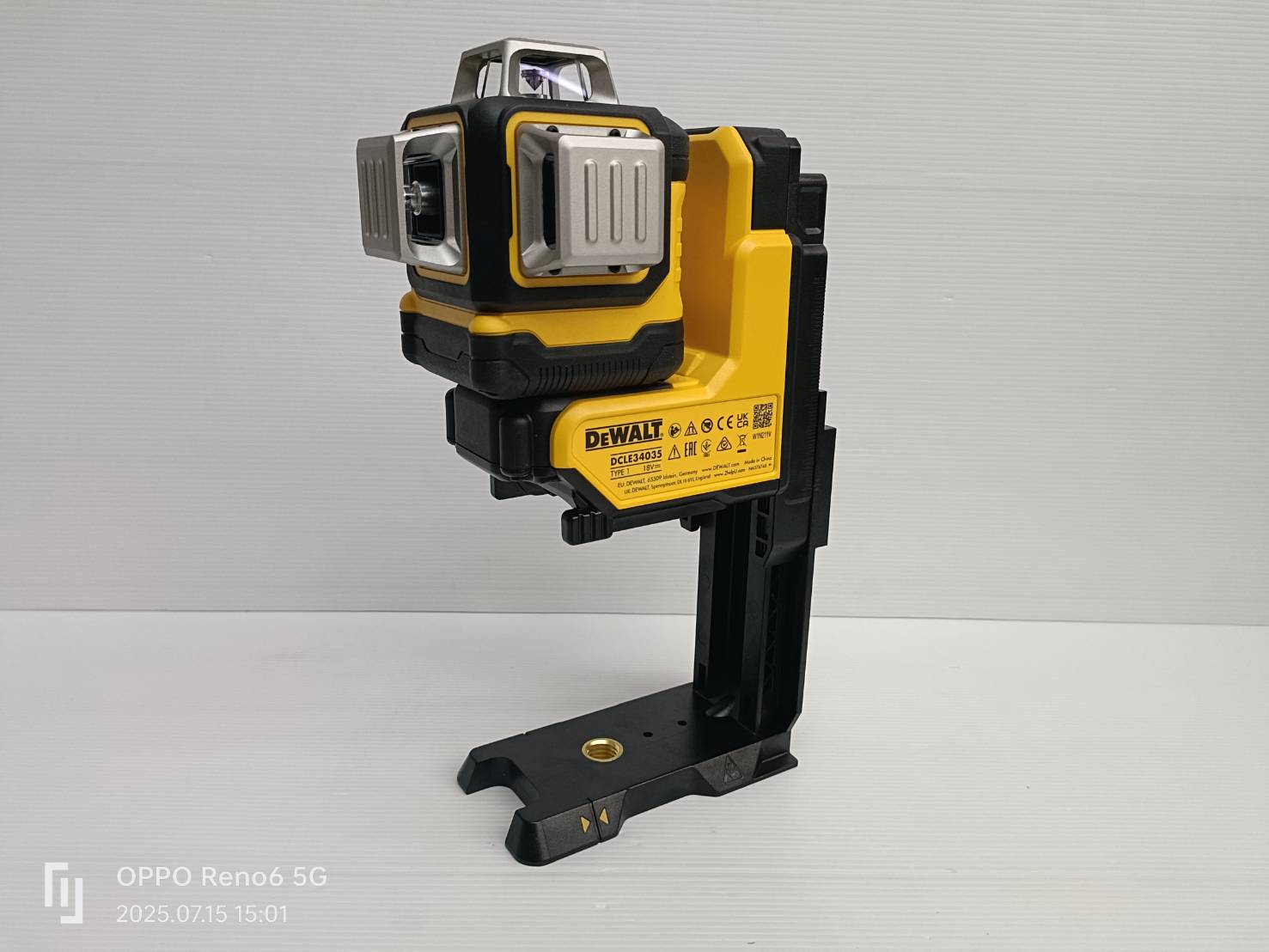DEWALT รุ่น DCLE34035B-XJ เลเซอร์วัดระดับแบบ 3 เส้น 360 องศา 20V รุ่นรีโมทคอนโทรล