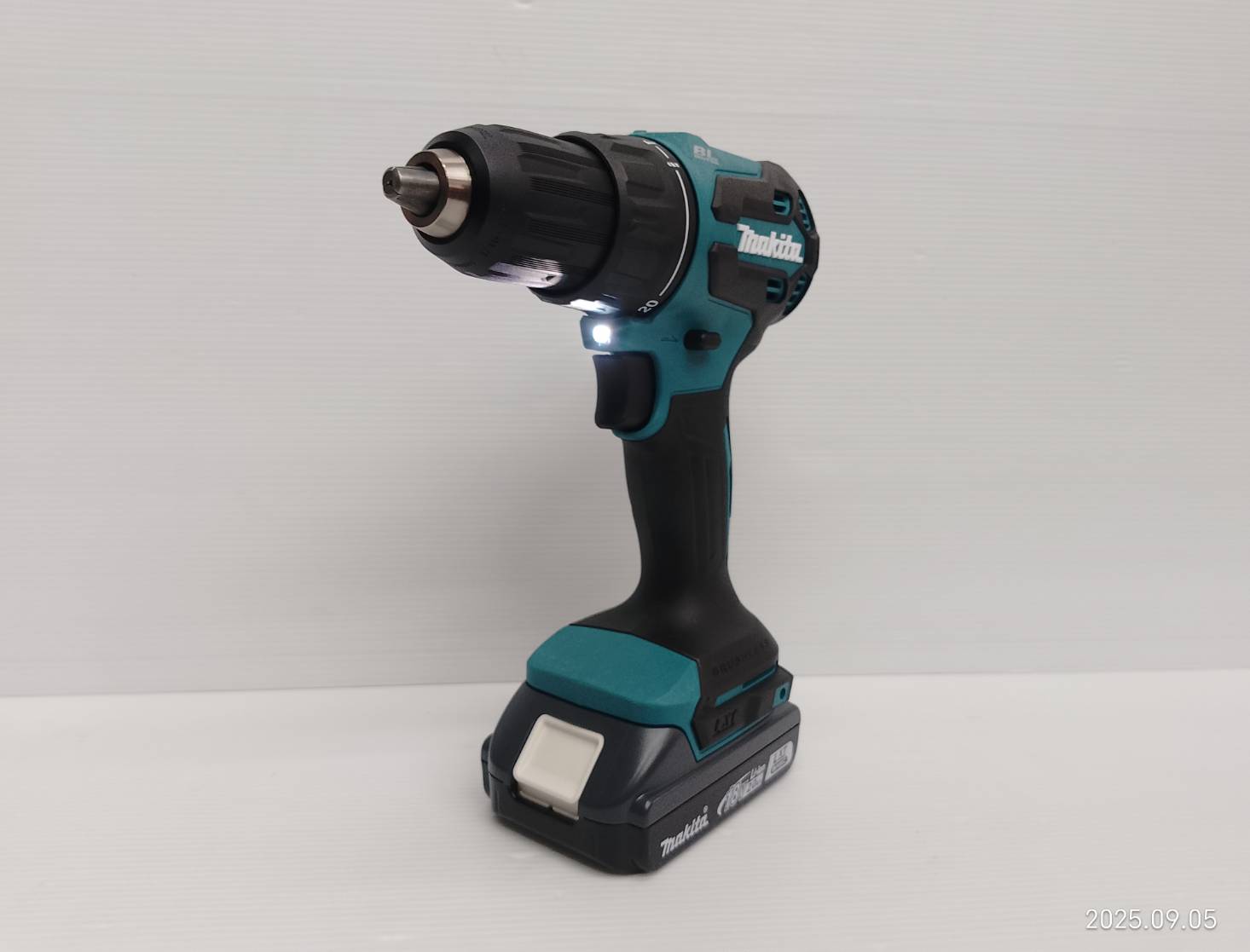 สว่านกระแทกแบตเตอรี่ 13mm (1/2″) 18V DHP490WVE MAKITA