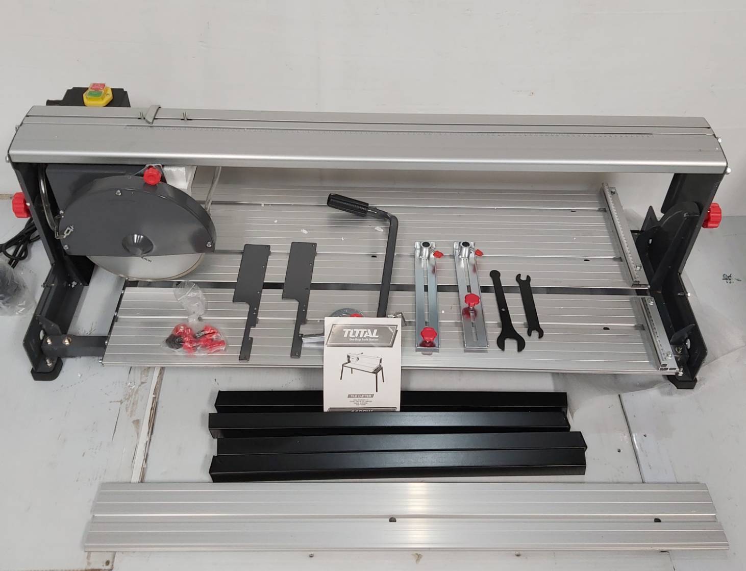 โต๊ะตัดกระเบื้อง36" (90ซม.)ใส่ใบ10" พร้อมขาตั้ง TS6112501 TOTAL