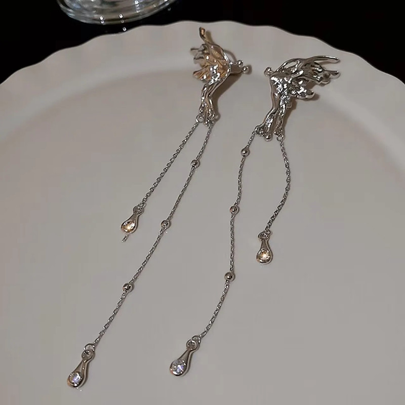 (พร้อมส่ง) EarCuff 007 Angel wings เมทัลลิคพู่ยาว ได้ทั้งคู่ ไม่ต้องเจาะหู ร้านคนไทย คุยง่าย ส่งเร็ว