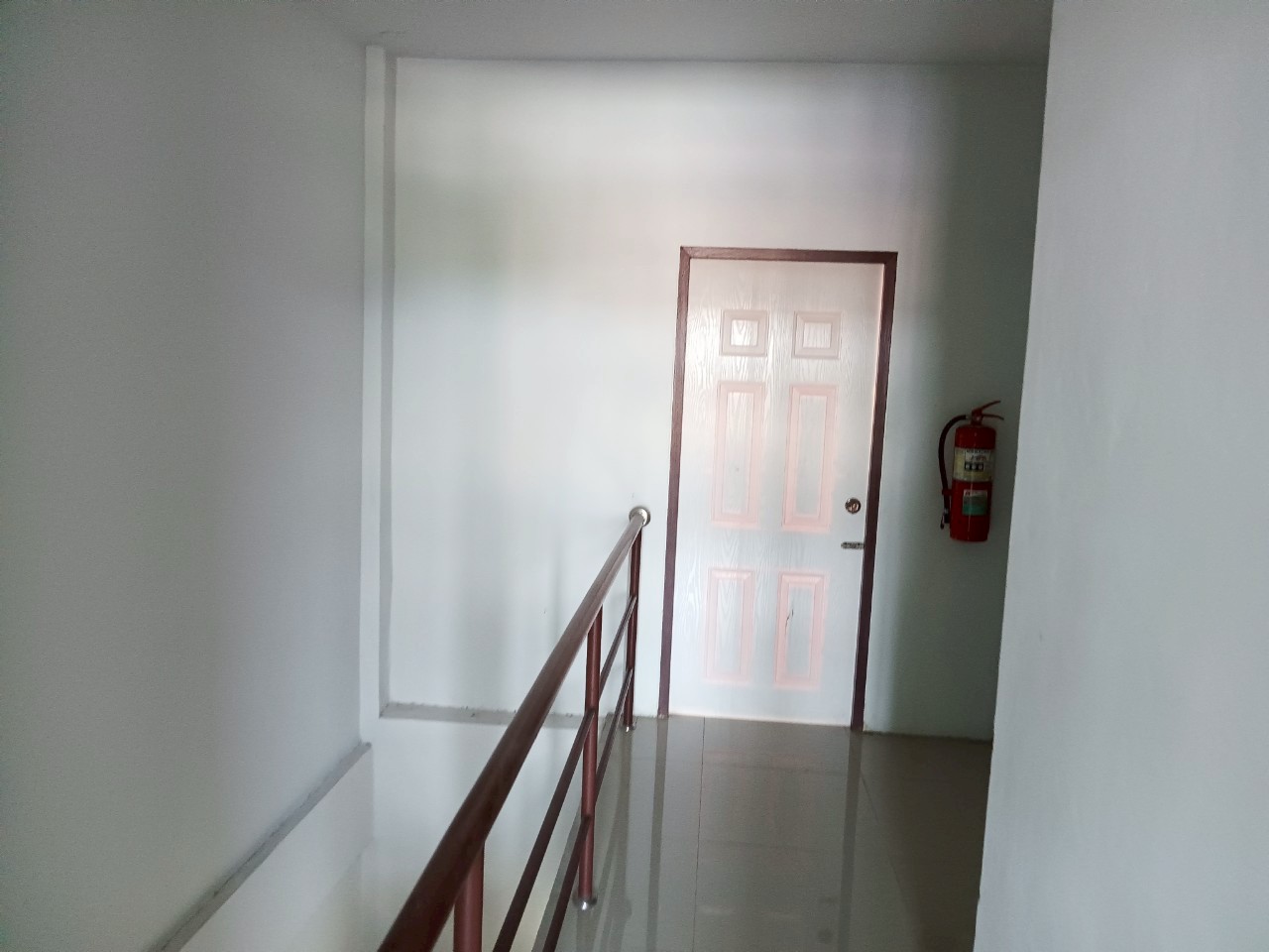 H1265 เซ้งตึกแถว 3.5ชั้น 3คูหา ใกล้วัดสวนแก้ว อยู่ติดทางเข้าวัดศรีราษฎร์ ติดถนนบางกรวย-ไทรน้อย ทำเลดี เหมาะค้าขายหรือทำธุรกิจ