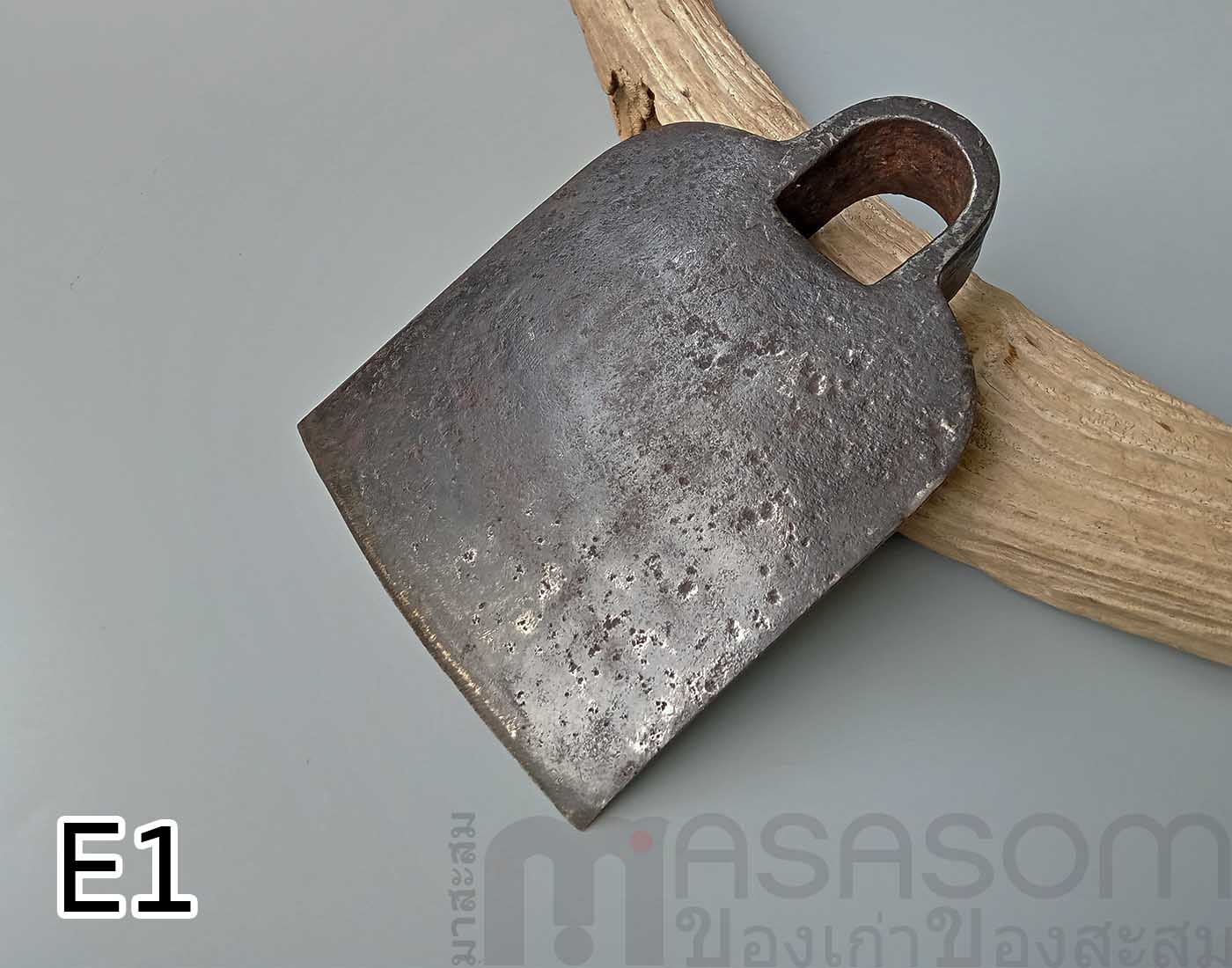 จอบเก่าตราอินทรีทอง