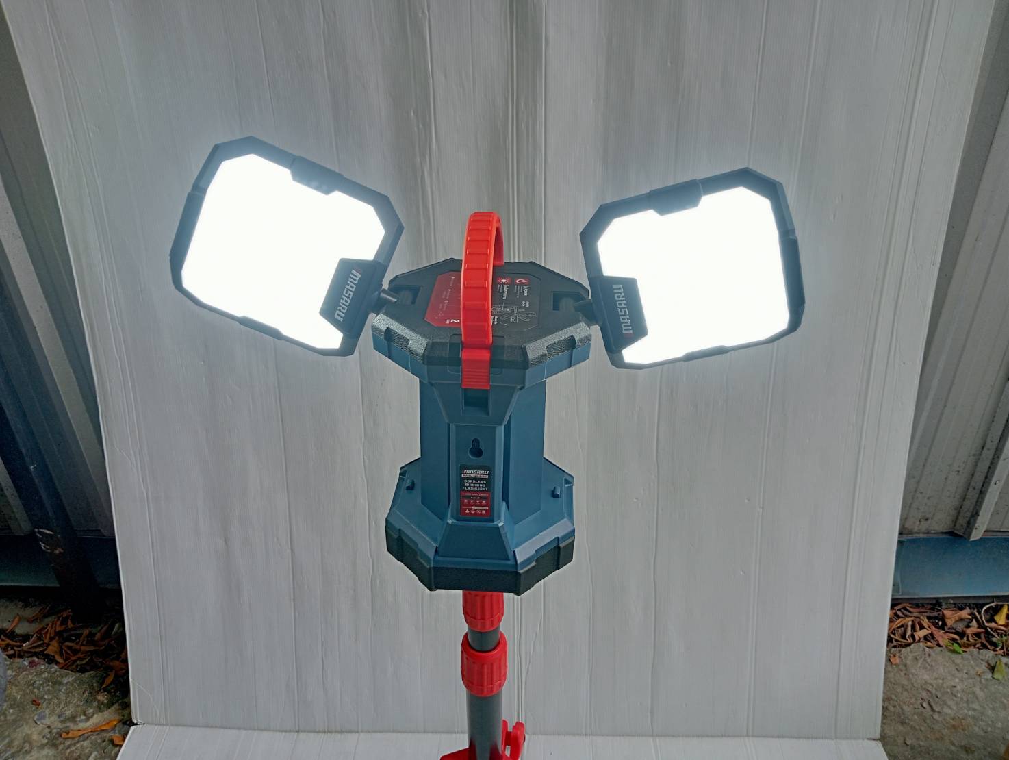 MASARU ไฟฉายสปอร์ตไลท์ SCLF-920-B1 ไฟสปอร์ตไลท์ไร้สาย 2IN1 กันน้ำ มีขาตั้ง พกพาสะดวก ปรับได้ 4 ระดับ