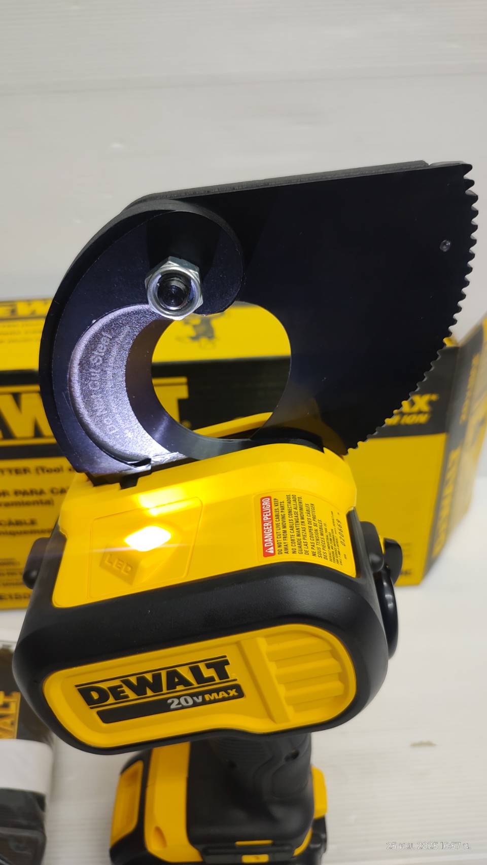 DEWALT รุ่น DCE150B เครื่องตัดสายเคเบิ้ล 20V