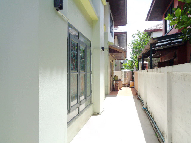 H1201 ขายบ้านเดี่ยว 50 ตร.วา หมู่บ้านวรารักษ์ อยู่ถนนเลียบคลองสอง ซอย27 ใกล้ซาฟารีเวิลด์ แชวงสามวาตะวันตก มีนบุรี ตกแต่งสวย พร้อมอยู่