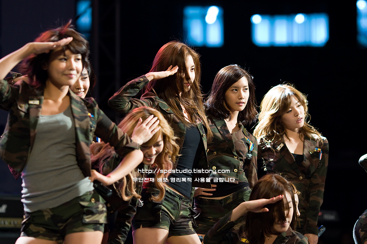 ชุดทหารเกิลร์เจนเนเรชั่น สีเขียวลายพราง / ชุดทหารหญิง / ชุดนักร้องเกาหลี /ุ ชุดอาชีพ / ชุดอาชีพในฝัน