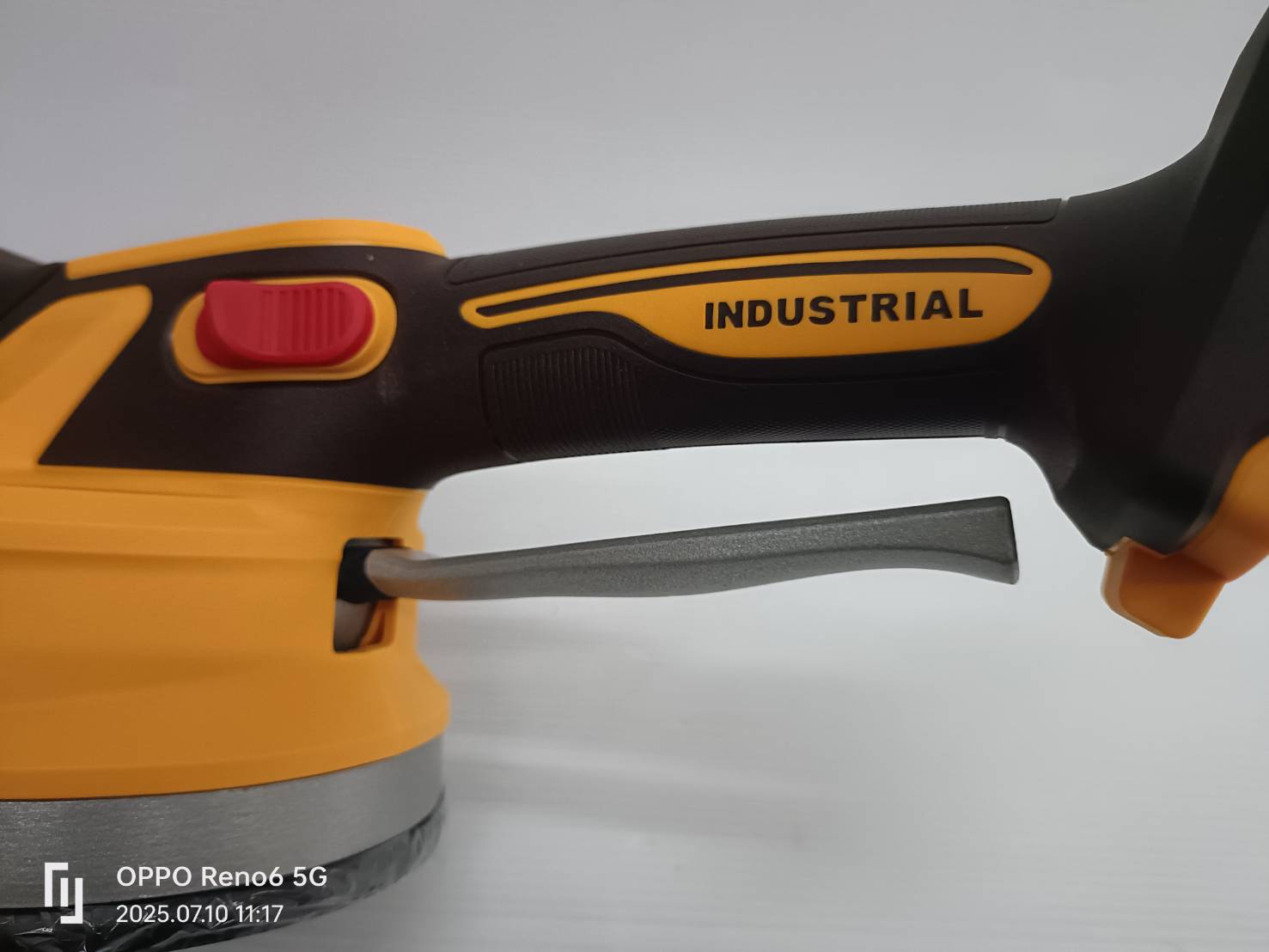 INGCO เครื่องดูดสั่นกระเบื้อง20V CTVLI20015 ครบชุดพร้อมกล่อง