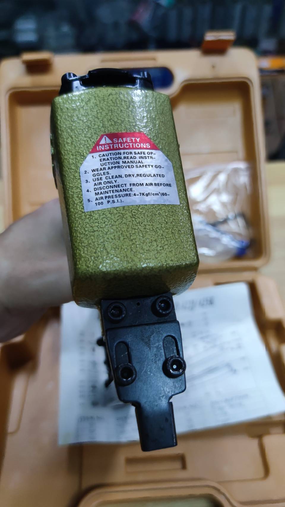 แม็กยิงตะปูลม ขาคู่ 422J BEC