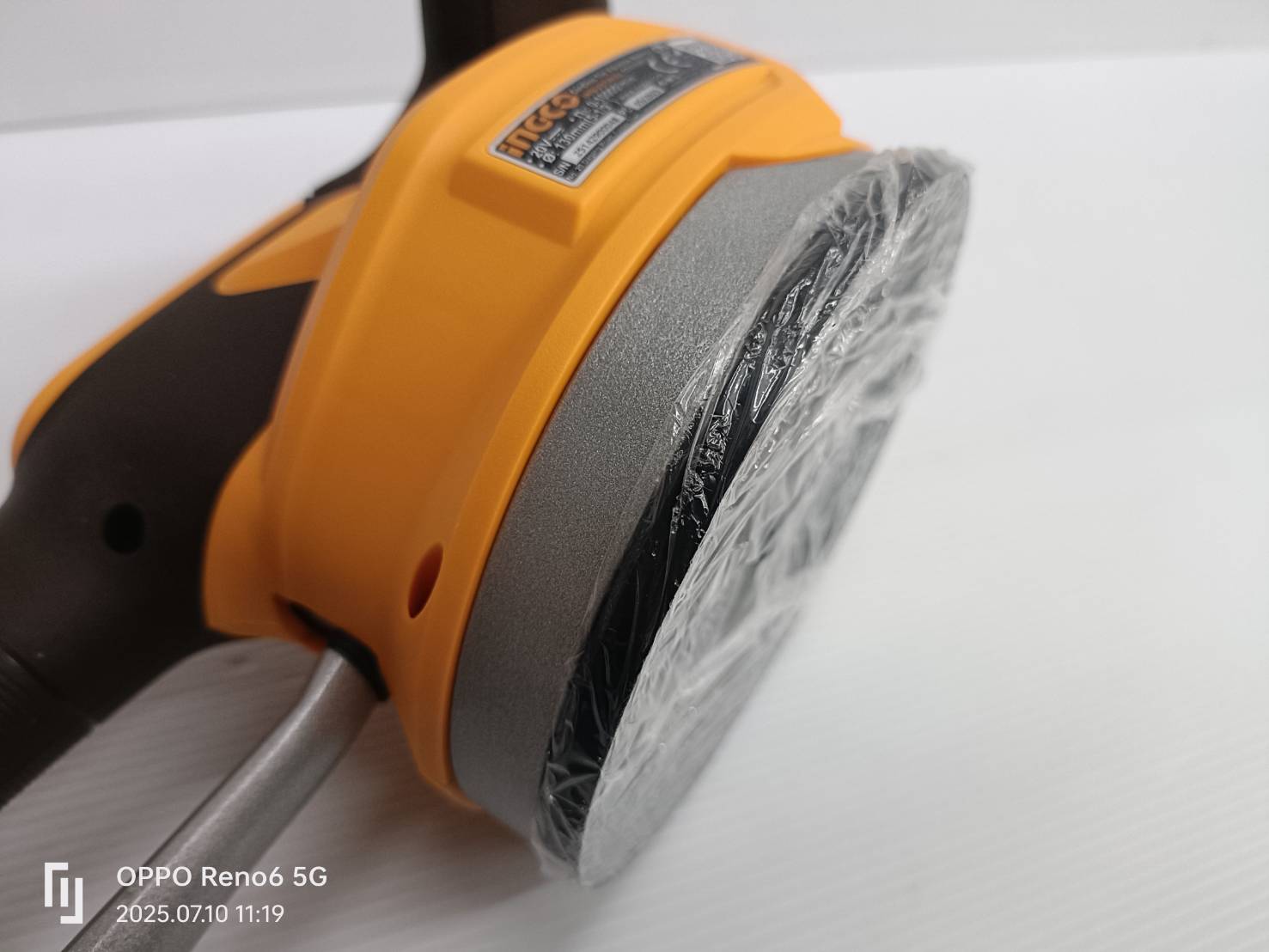 INGCO เครื่องดูดสั่นกระเบื้อง20V CTVLI20015 ครบชุดพร้อมกล่อง