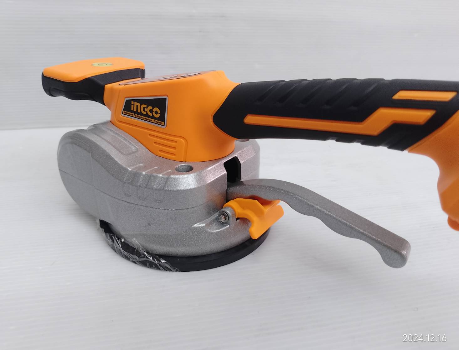 INGCO เครื่องดูดสั่นกระเบื้อง20V CTVLI20101 ครบชุดพร้อมกล่อง