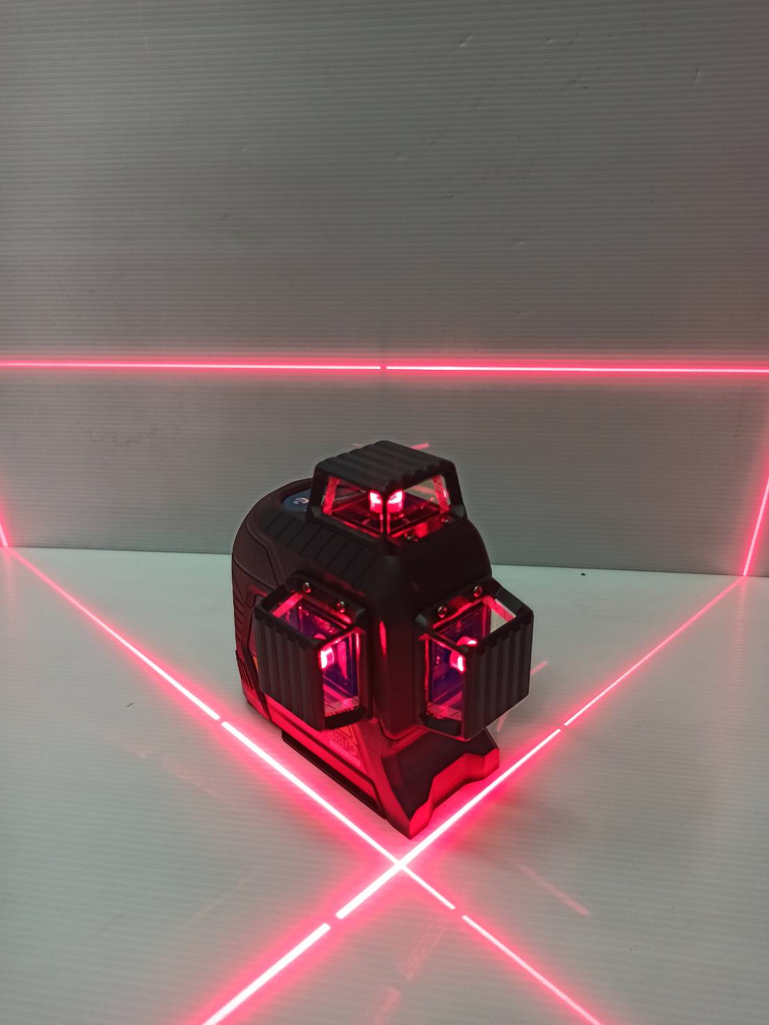 เลเซอร์ระดับ12เส้น แสงแดง GLL3-80 BOSCH กล่องพลาสติก