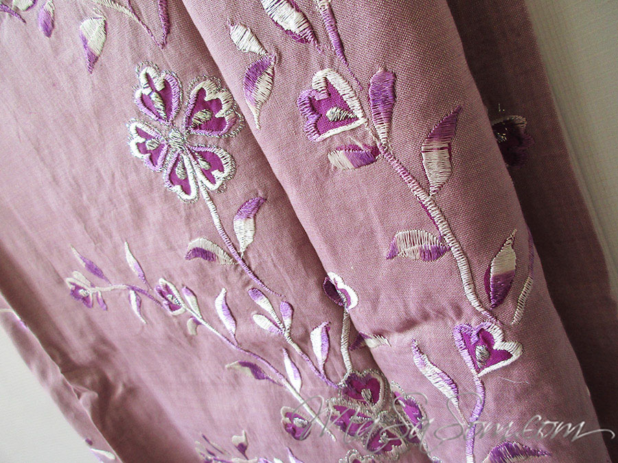 ผ้าถุงผ้าไหมปักดิ้น B4