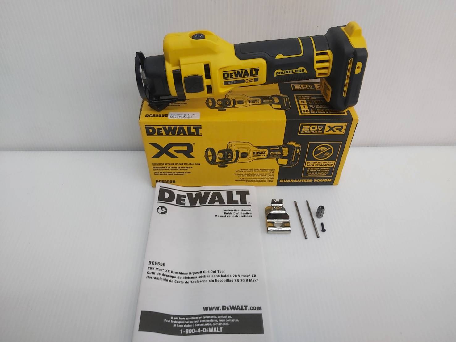 เครื่องเร้าเตอร์ตัดแผ่นฝ้าดรายวอลล์ 20V Max เฉพาะตัวเครื่อง รุ่น DCE555B DEWALT