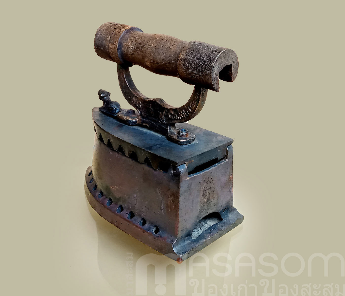 เตารีดทองเหลืองโบราณ