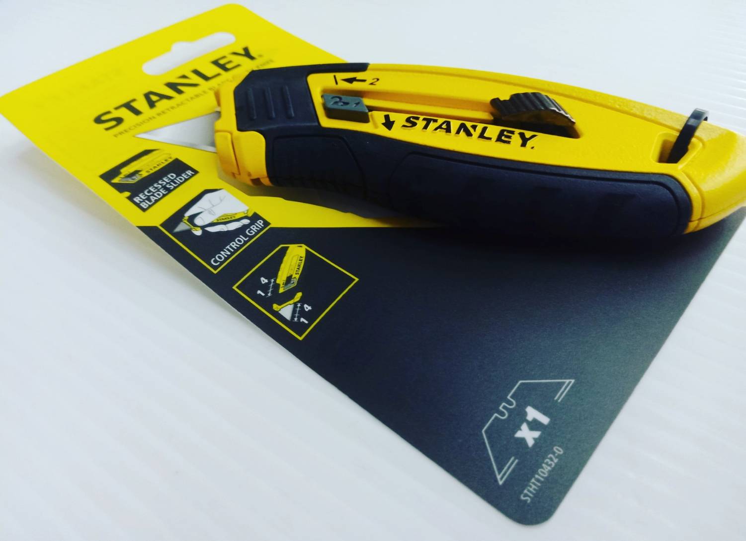 STANLEY มีด อเนกประสงค์ รุ่นใหม่แบบสไลด์ล็อก รุ่น STHT10432-0
