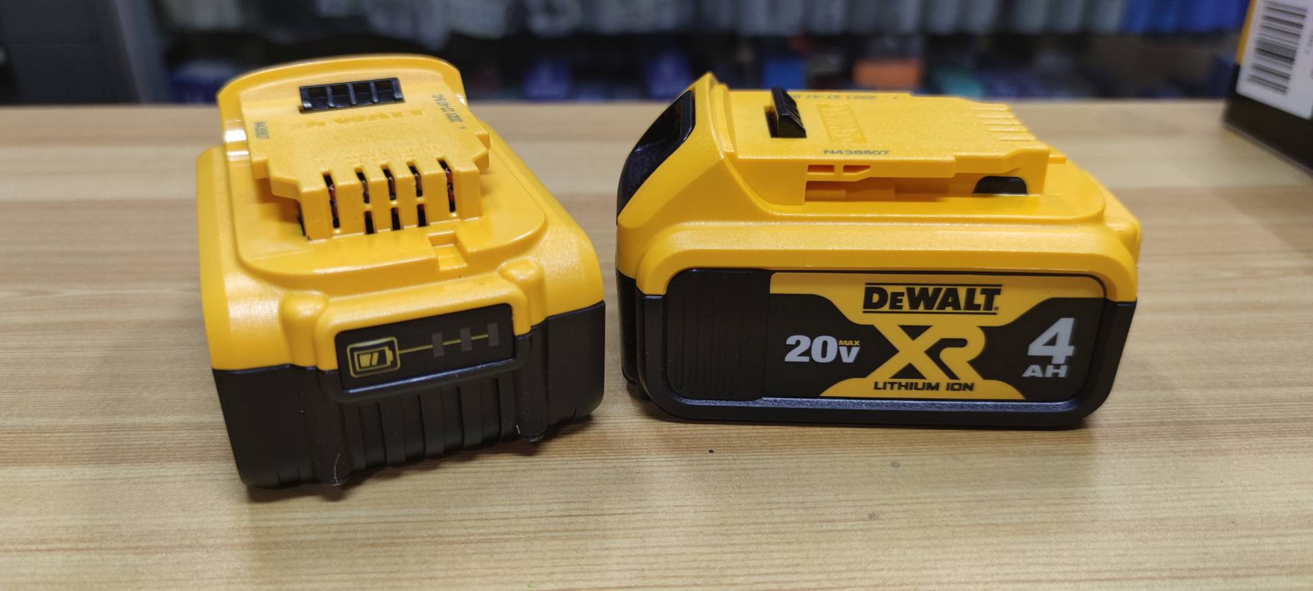 แบตเตอรี่ 20V / 4.0Ah DCB182 DEWALT