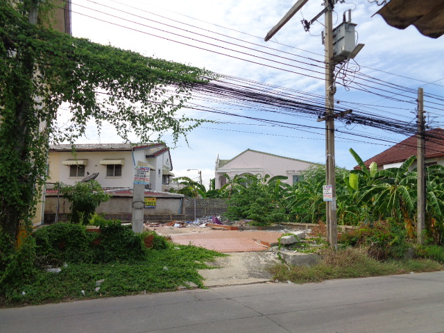 🚩H1068 ขายด่วน ที่ดินถมแล้ว 51 ตารางวา อยู่ซอยชุมชนจุรินทร์จัดสรร ถนนบางกรวย-ไทรน้อย บางบัวทอง เข้าซอยเพียง 100 เมตร หน้ากว้างติดถนน 12 เมตร ลึก 17 เมตร