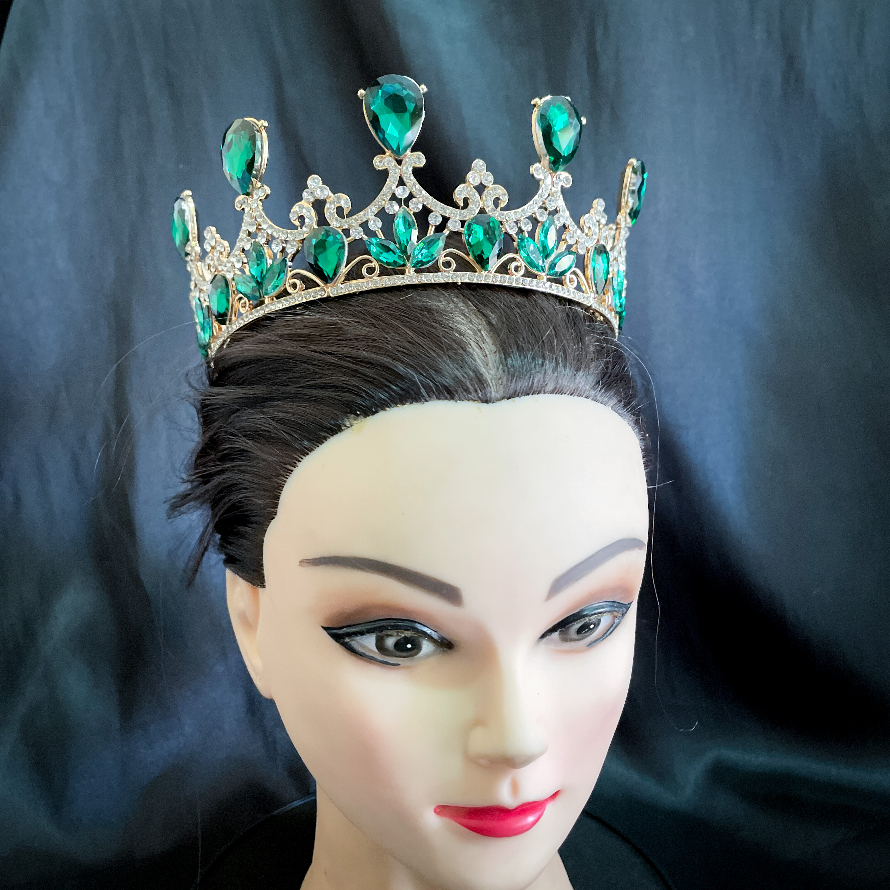 (พร้อมส่ง) มงกุฎ 039 สีเขียว มงกุฎนางงาม มงกุฎเจ้าหญิง งานสวย ปราณีต QCเพชรทุกเม็ด สินค้าพร้อมส่งจากไทย