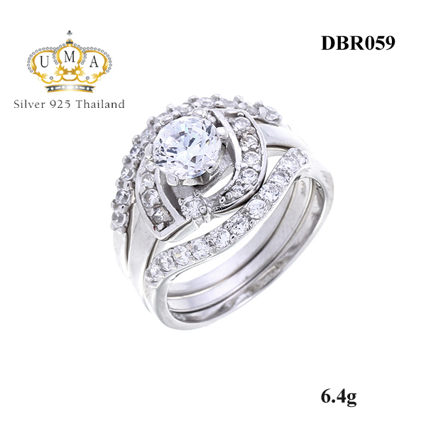 แหวนคู่เพชร ประดับเพชรCZ สแตคแบบซ้อนสาม ด้วยความหลากหลายของสไตล์แหวน การนำแหวนมาใส่ซ้อน 3 วงก็ทำให้ดูพิเศษไปอีกแบบ เพราะการสแตคนั้นไม่มีข้อจำกัดอยู่เเล้ว