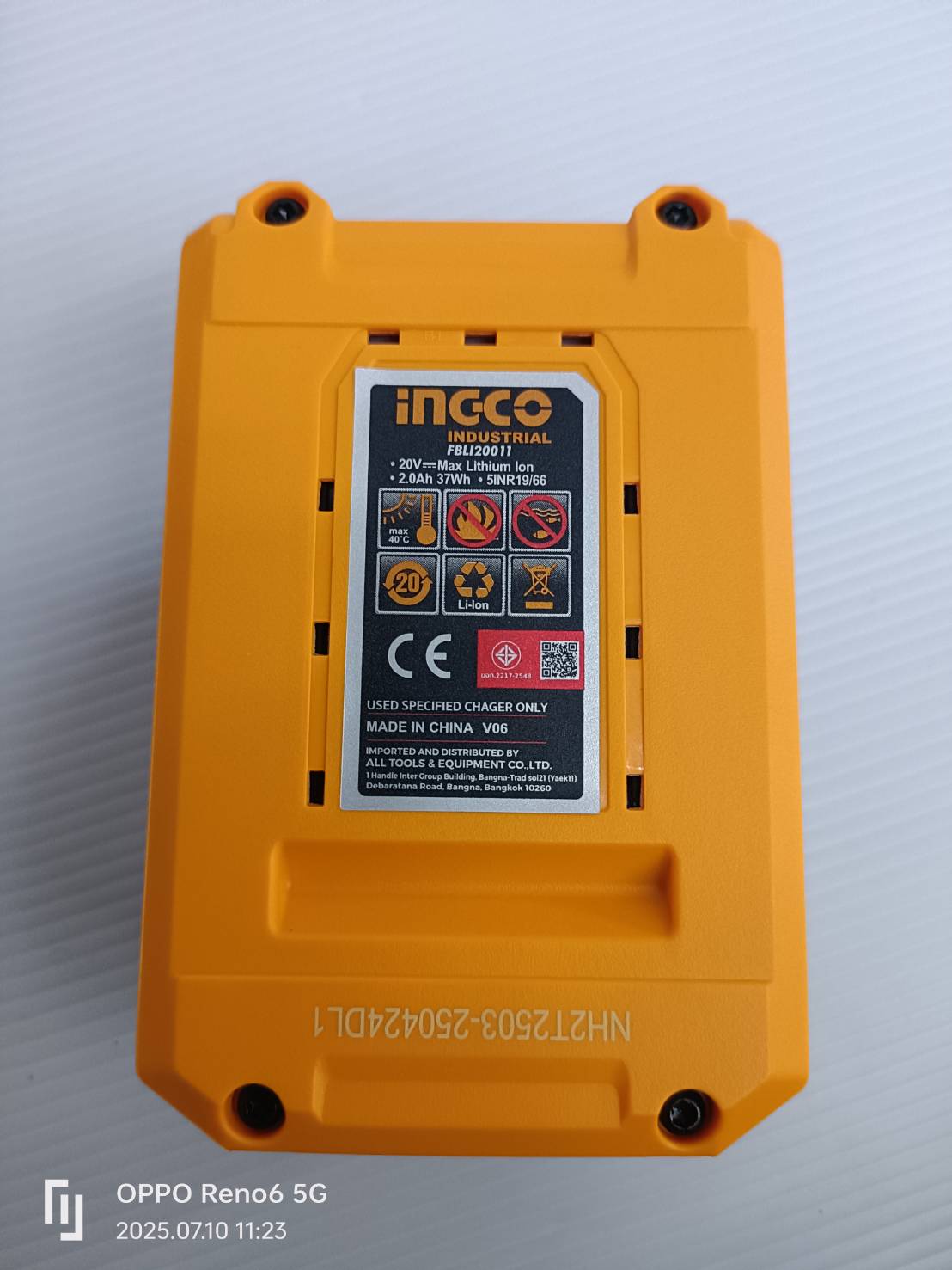 INGCO เครื่องดูดสั่นกระเบื้อง20V CTVLI20015 ครบชุดพร้อมกล่อง