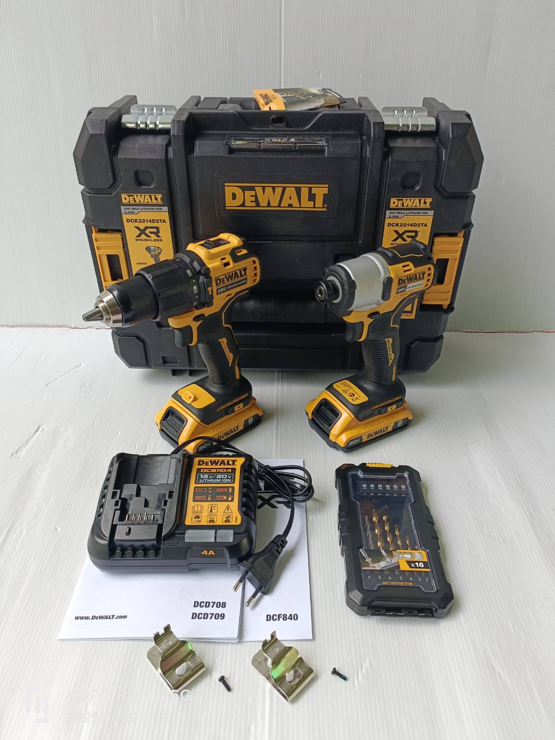 DEWALT รุ่น DCK2214D2TA-B1 ชุดคอมโบ้สว่านกระแทกและไขควงกระแทกไร้สาย