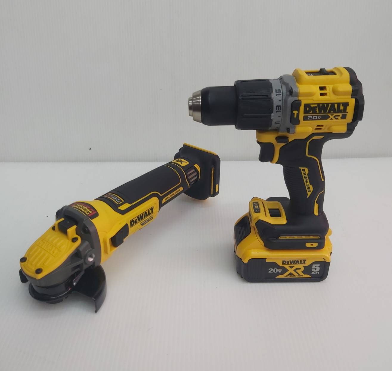 คอมโบ้ชุดสว่านไร้สาย20V (DCD805+DCG409) DCK2216P2T DEWALT