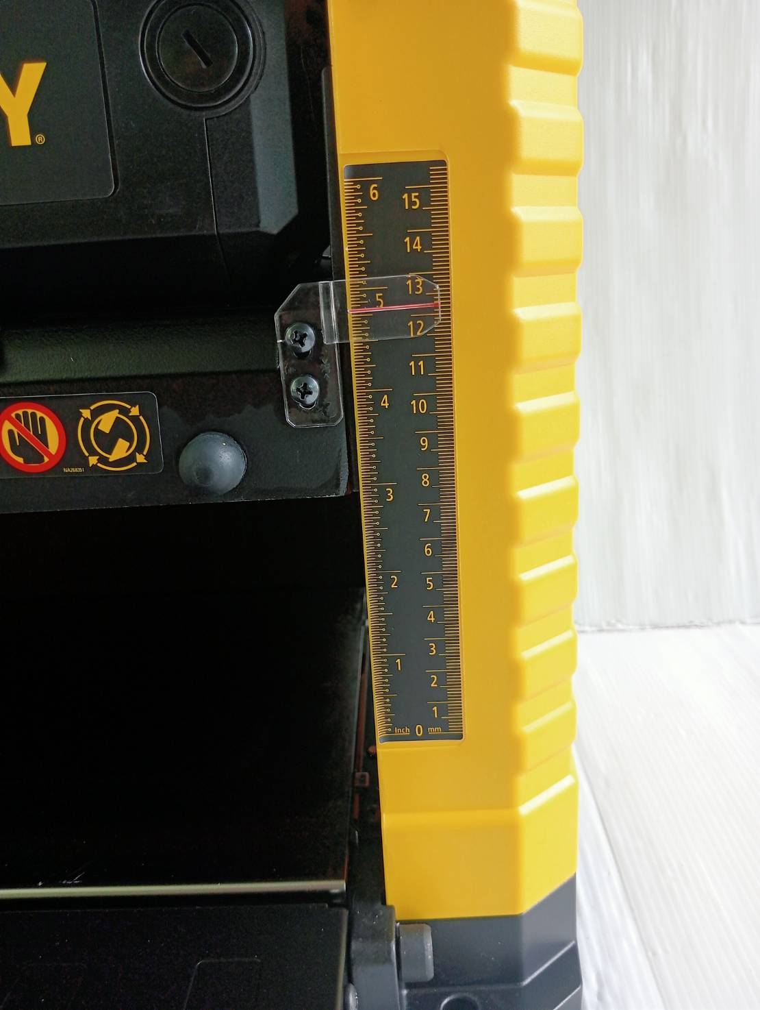 STANLEY เครื่องรีดไม้ไฟฟ้า 12 นิ้ว STP18-B1 (1800 วัตต์) รับประกันศูนย์ 2 ปี