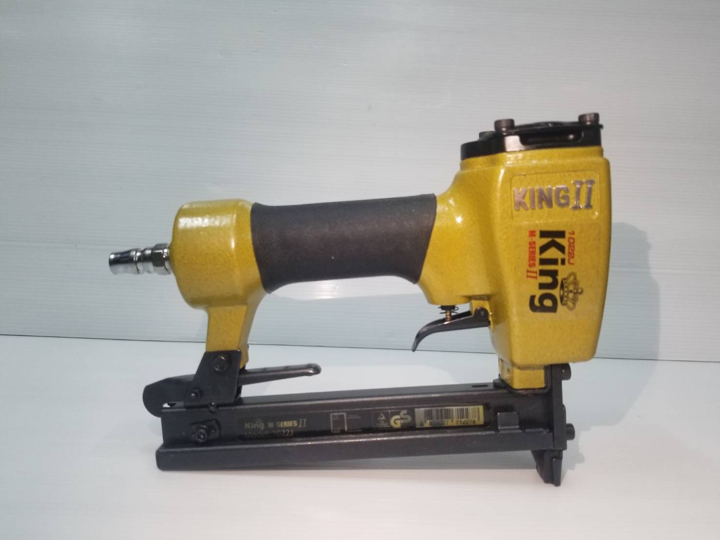 แม็กยิงตะปูลม ขาคู่ 1022 KING (M-SERIES) II