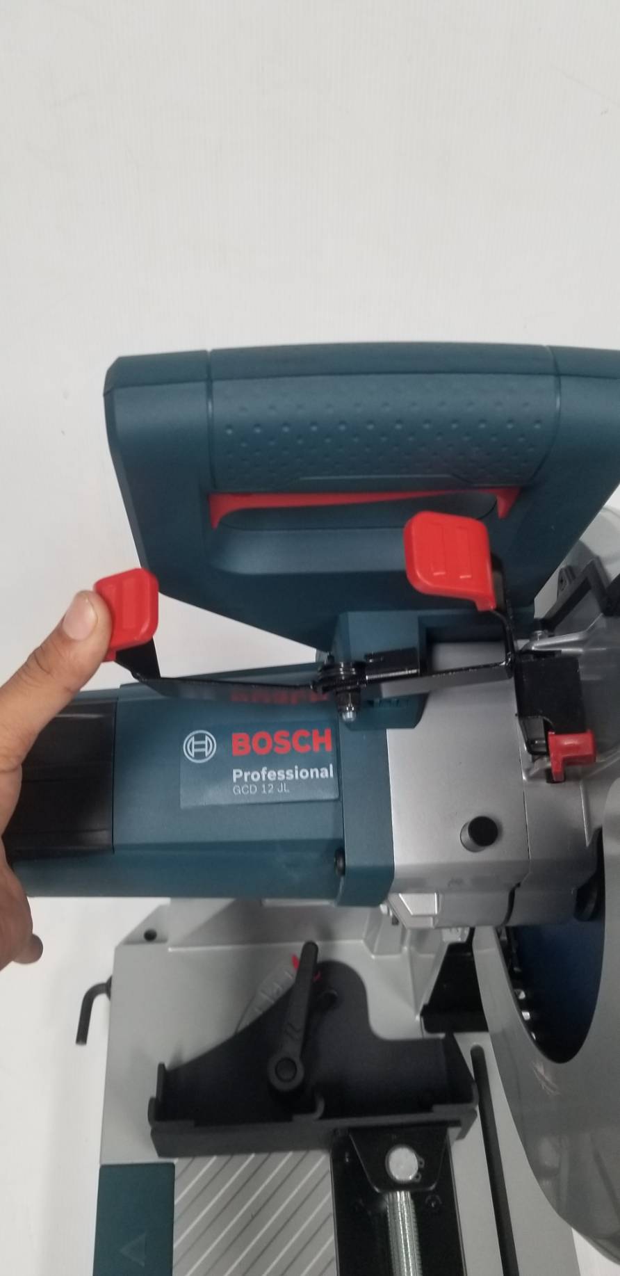 แท่นตัดเหล็กไร้สะเก็ดไฟ GCD12JL BOSCH