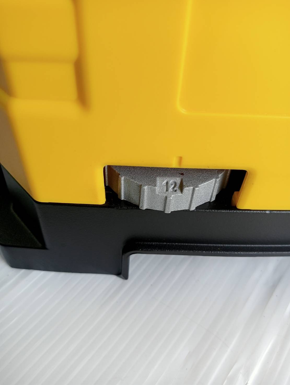 STANLEY เครื่องรีดไม้ไฟฟ้า 12 นิ้ว STP18-B1 (1800 วัตต์) รับประกันศูนย์ 2 ปี