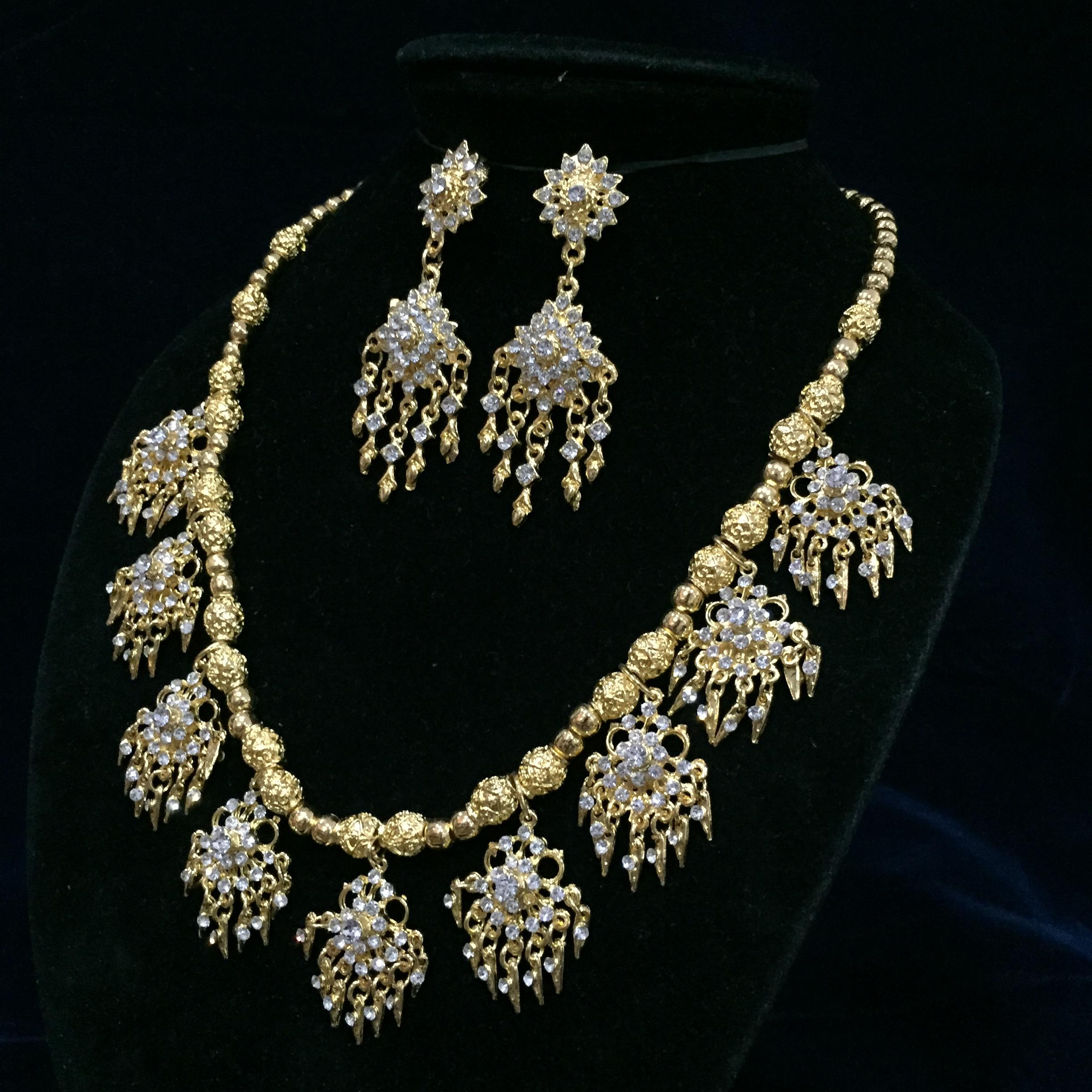 (พร้อมส่ง) เครื่องประดับไทยสร้อยคอ+ต่างหู 013