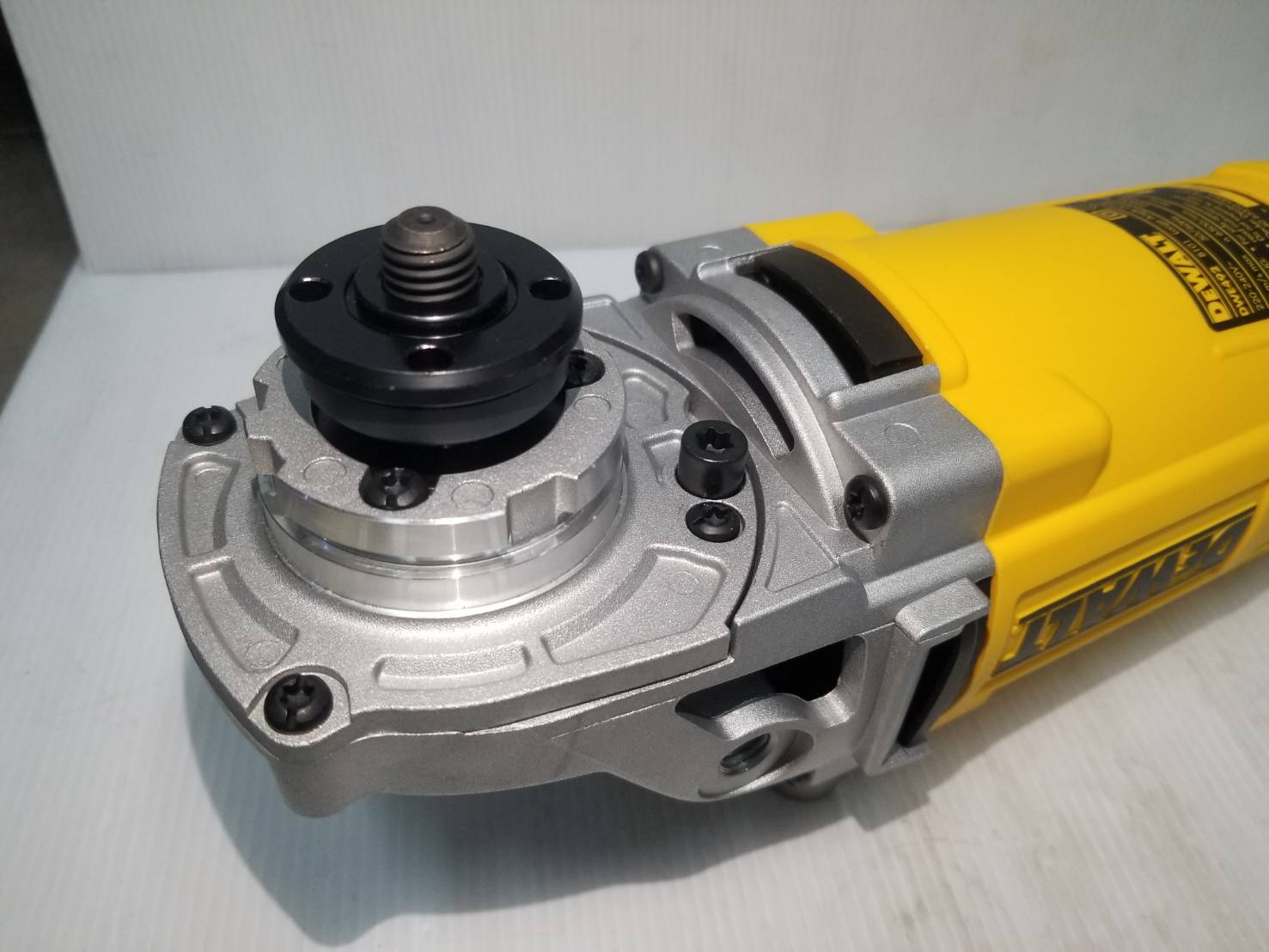 หินเจียรไฟฟ้า 9 นิ้ว 2200W DWE492 DEWALT