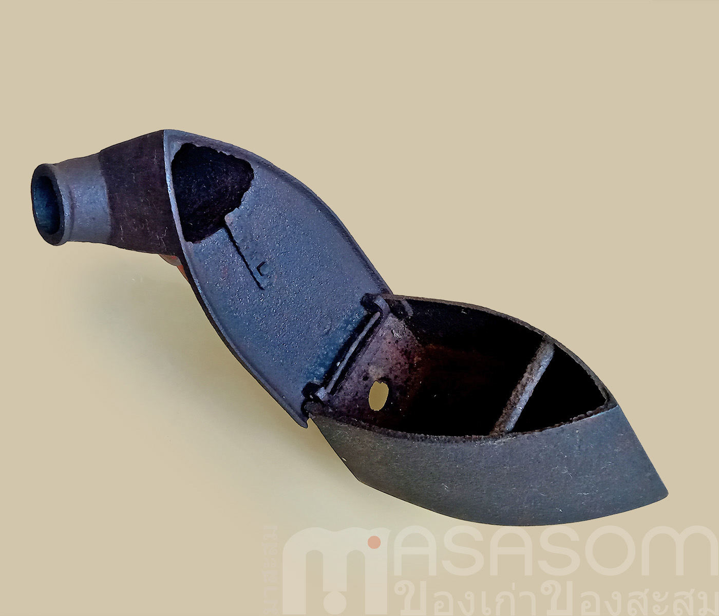 เตารีดงวงช้างโบราณ