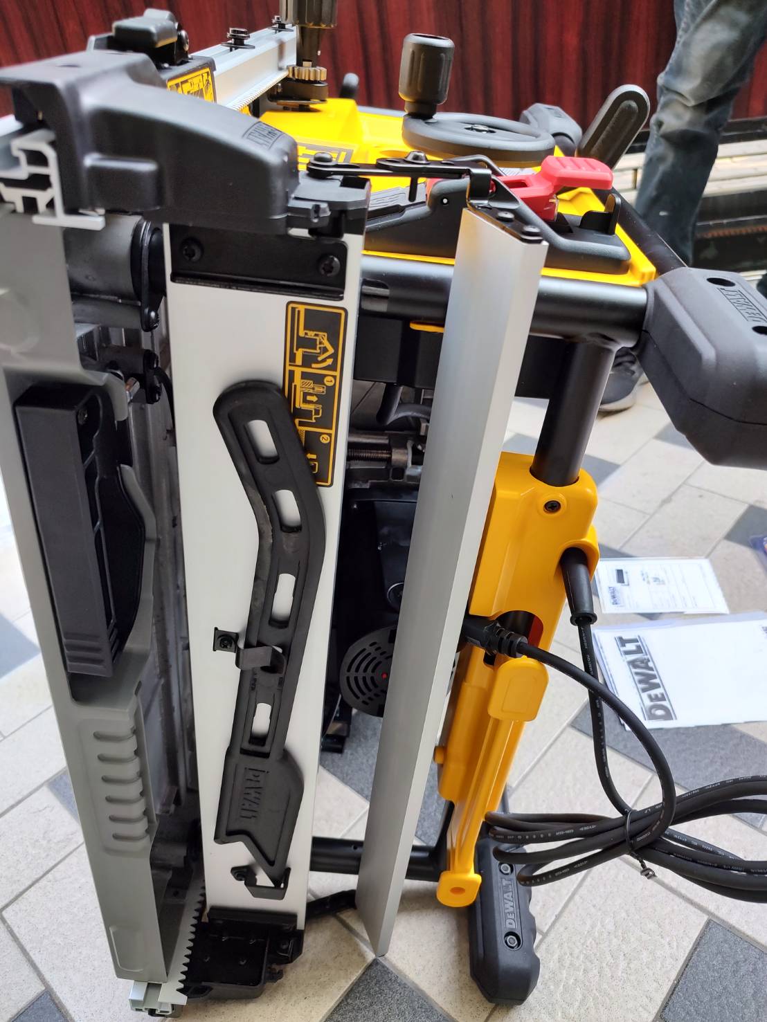 โต๊ะเลื่อยวงเดือน10" DWE7492A-IN DEWALT