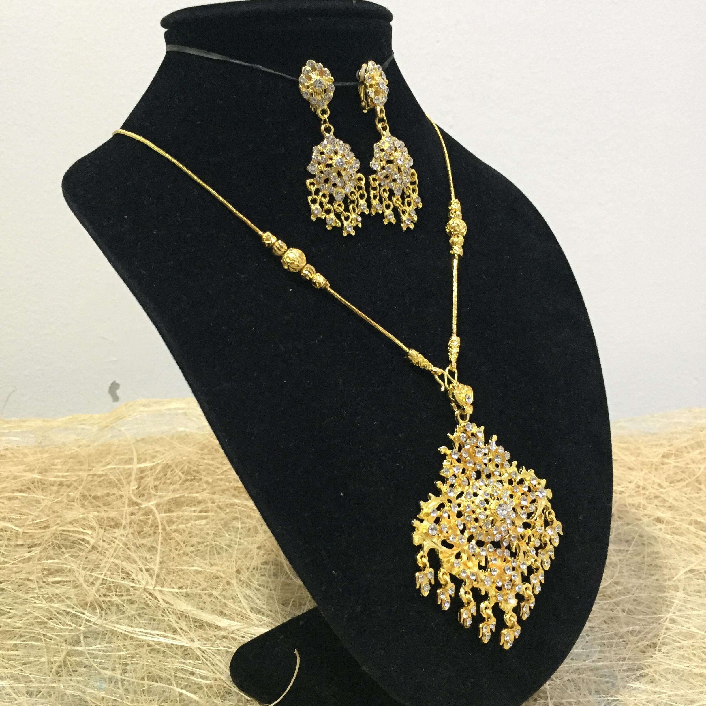 (พร้อมส่ง) เครื่องประดับไทยสร้อยคอ+ต่างหู 050