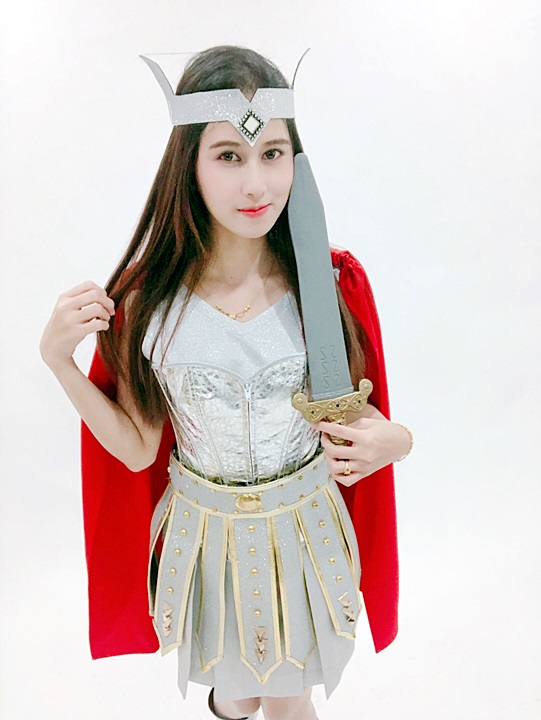 ชุดนักรบโรมันหญิงสีเงิน