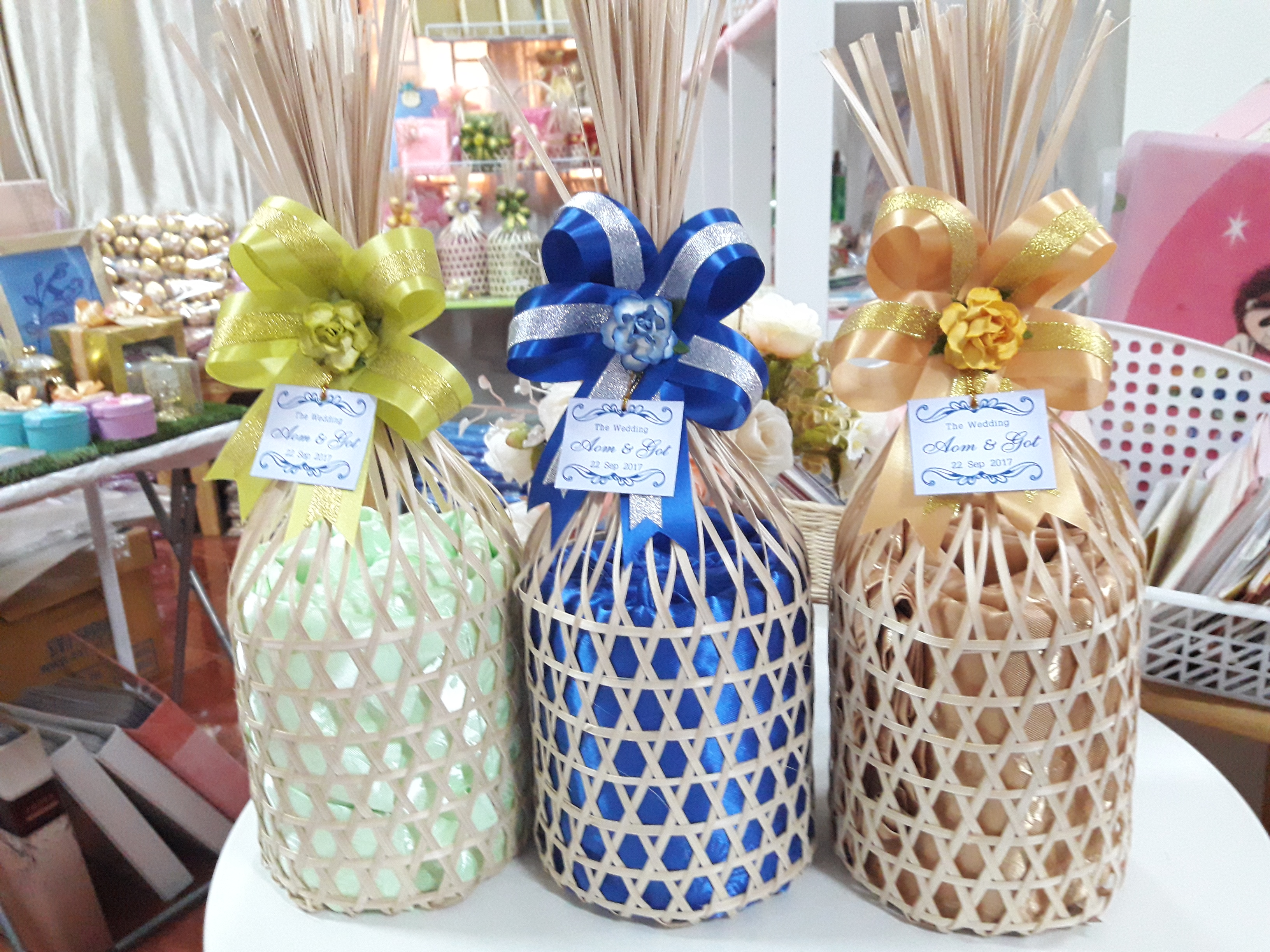 ผ้าแพรรับไหว้ แพตเกจชะลอมจุก คละสี