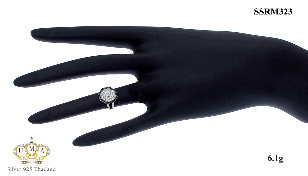 แหวนเพชร ประดับ เพชรCZ แหวนทรง 8 เหลี่ยม ฝังเพชรกลมขาวล้อมรอบเพชรกลมดำ ช่วงบ่าฉลุประดับเพชรแถว 2 แถว คลาสสิค เพิ่มลุคเก่ๆสวยงามยามสวมใส่