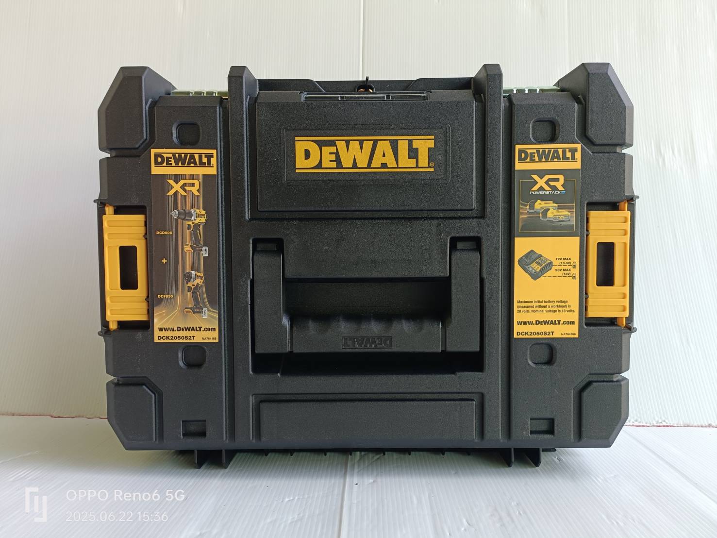 DEWALT รุ่น DCK2050S2T-B1 ชุดคอมโบ้สว่านกระแทกและไขควงกระแทกไร้สายไร้แปรงถ่าน 20V Max