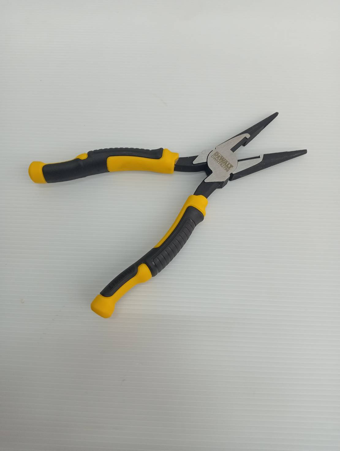 DEWALT รุ่น DWHT82798-0 คีมปากแหลม DEWALT ขนาด 200 มม.