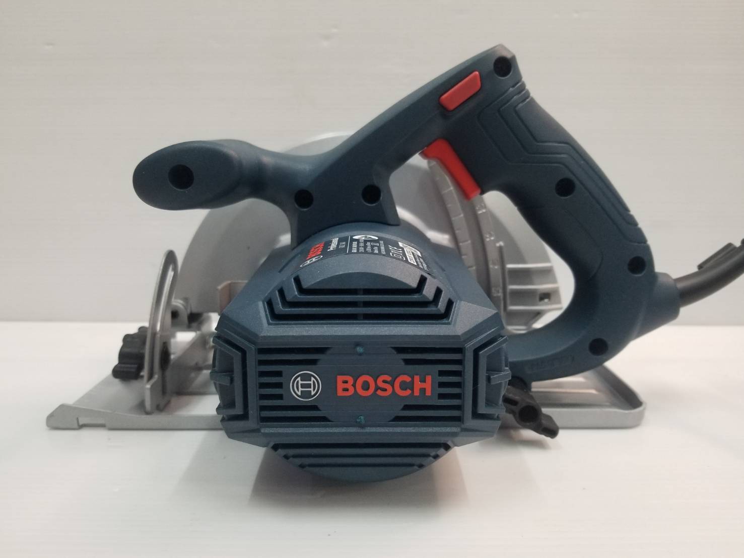 เลื่อยวงเดือน7" GKS140 BOSCH 06016B30K1