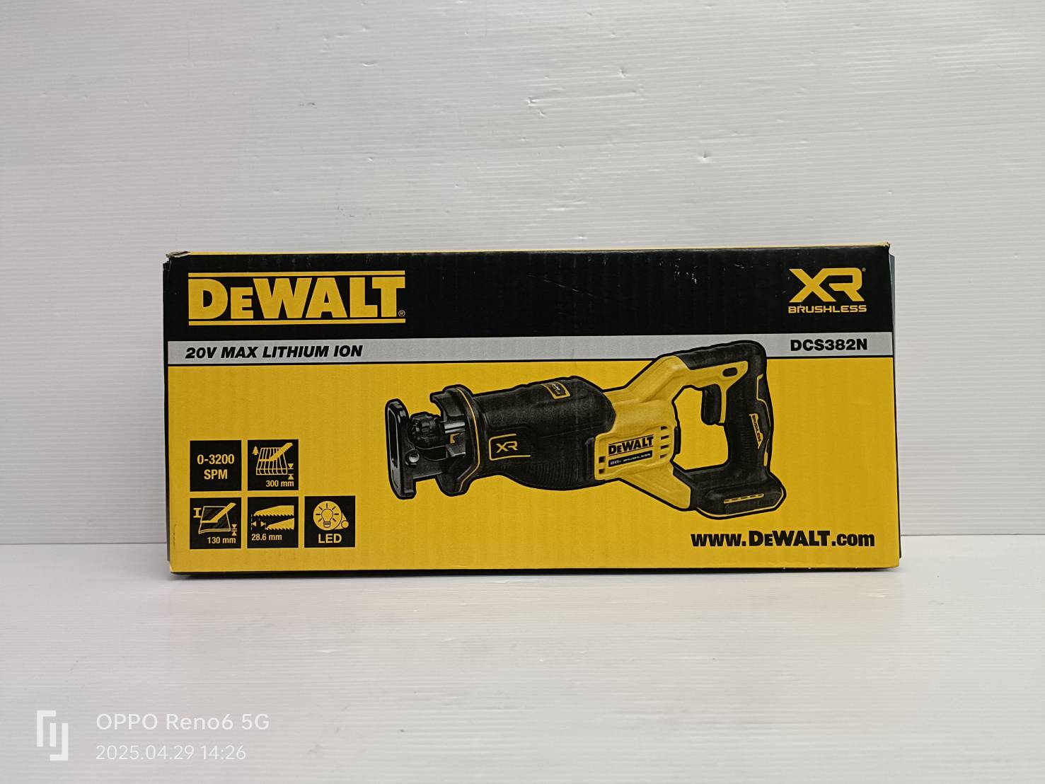 DEWALT เลื่อยชักไร้สาย ไร้แปรงถ่าน 18V(20V Max) เฉพาะตัวเครื่อง รุ่น DCS382N
