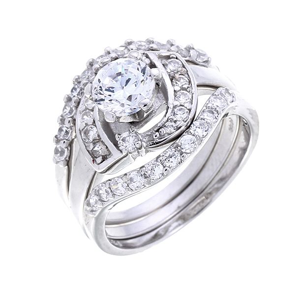 แหวนคู่ ประดับเพชรCZ สแตคแบบซ้อนสาม ด้วยความหลากหลายของสไตล์แหวน การนำแหวนมาใส่ซ้อน 3 วงก็ทำให้ดูพิเศษไปอีกแบบ เพราะการสแตคนั้นไม่มีข้อจำกัดอยู่เเล้ว